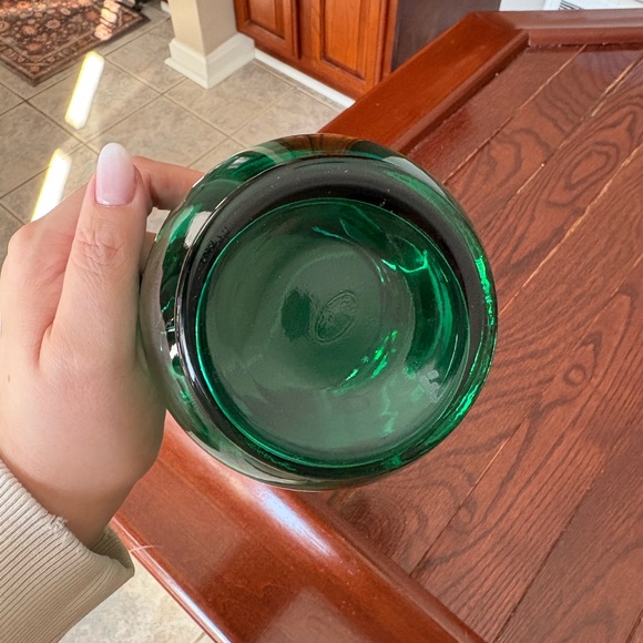 Vintage Fenton Glass Emerald Green Snow Crested with Reed Handle - Picture 6 of 6